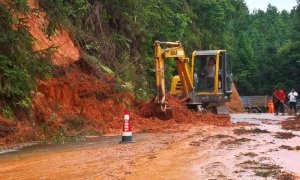 韶关乐昌因强降雨部分公路出现塌方等水毁险情！正全力抢通