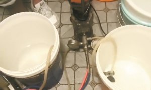 花3700元做防水补漏 地板注入46斤胶体漏水依旧