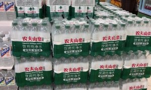 纯净水低至8毛钱一瓶！农夫山泉、怡宝、娃哈哈等打起价格战