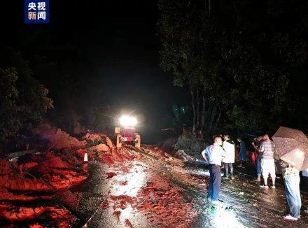 受强降雨影响 广东梅州多地学校17日停课