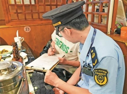 “感觉饭突然不香了！” 两名“外地男子”在深圳餐厅抽烟被罚