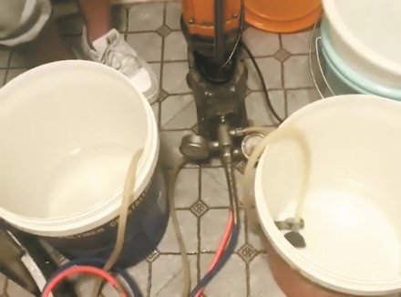 花3700元做防水补漏 地板注入46斤胶体漏水依旧