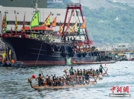 广东龙舟：去救屈原！东北龙舟：屈原救我！