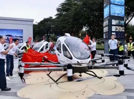 中国首批无人驾驶eVTOL在广州交付，“空中出租车”真的来了？