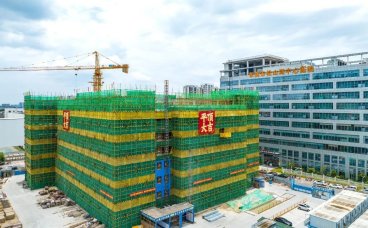 “百千万工程”三年初见成效丨这间医院旁将新增500个停车位！石龙一综合停车大楼喜提封顶